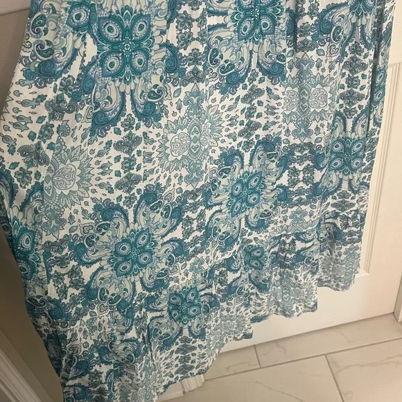 NWT BloomChic Teal and White Floral Maxi Dress - Picture 4 of 5